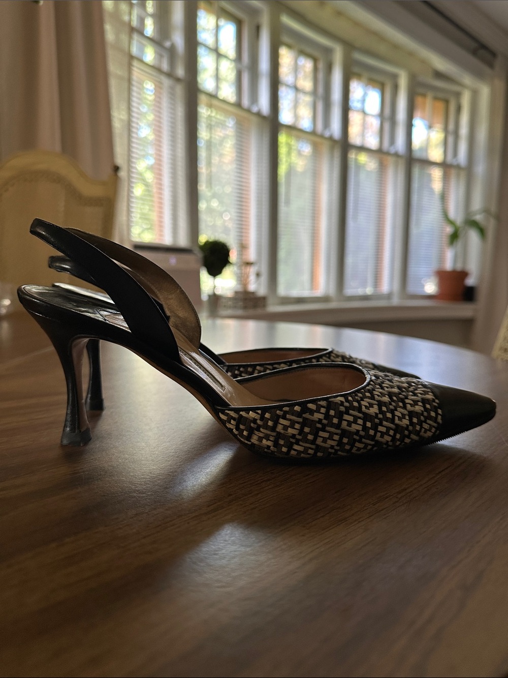 Manolo Blahnik Black and White Woven Pointed-Toe Slingback Pumps- Size 39/ 8.5 - Picture 2 of 7